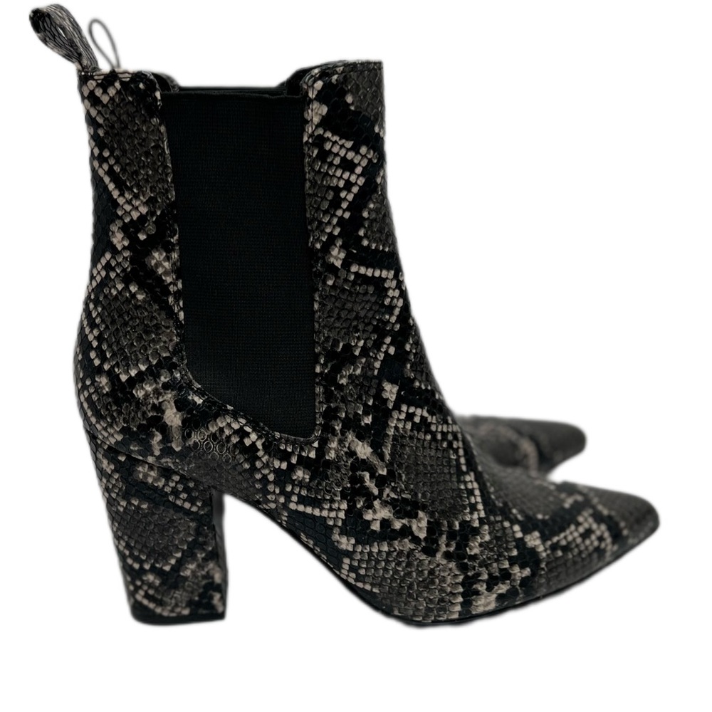 Steve Madden Women's Rookie Bootie Sz 7 Ankle Boots Snake Print Pointy Toe